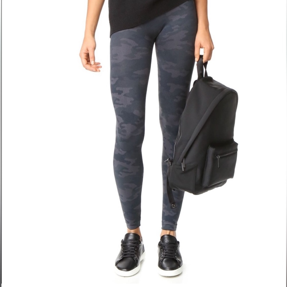 SPANX Look At Me Now Seamless Camo Leggings Size 1X